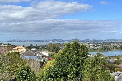 Photo of property in 105 Luckens Road, West Harbour, Auckland, 0618