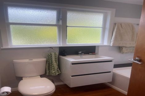 Photo of property in 25 Lyndfield Lane, Newlands, Wellington, 6037