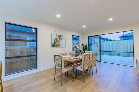 Photo of property in 43 Vinistra Road, Kumeu, 0810