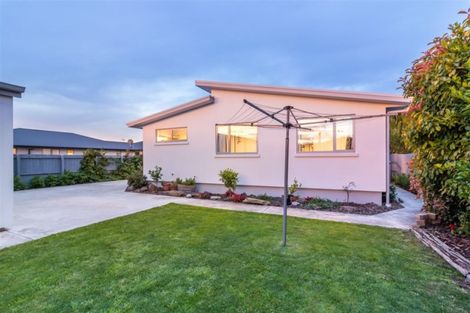 Photo of property in 17 Royal Park Drive, Parklands, Christchurch, 8083