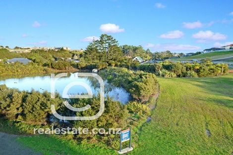 Photo of property in 16 Lakeridge Close, Northcross, Auckland, 0632