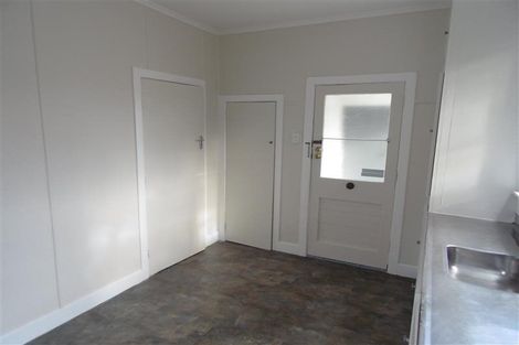 Photo of property in 27 Bulteel Street, New Plymouth, 4310