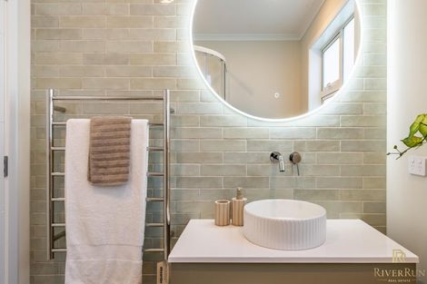 Photo of property in 70b Heretaunga Square, Silverstream, Upper Hutt, 5019