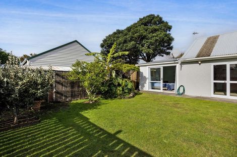 Photo of property in 16 Plympton Street, Brooklands, New Plymouth, 4310