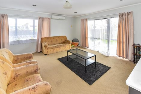 Photo of property in 37 Templeton Place, Clendon Park, Auckland, 2103