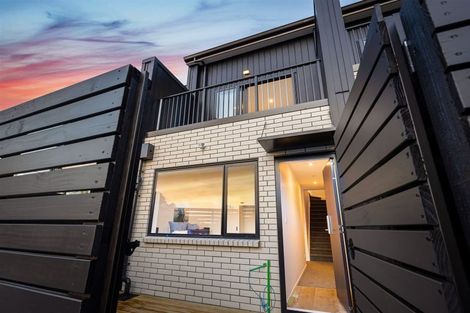 Photo of property in 9 Meg Lane, Glen Eden, 0602