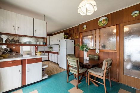 Photo of property in 84 Royal View Road, Te Atatu South, Auckland, 0610