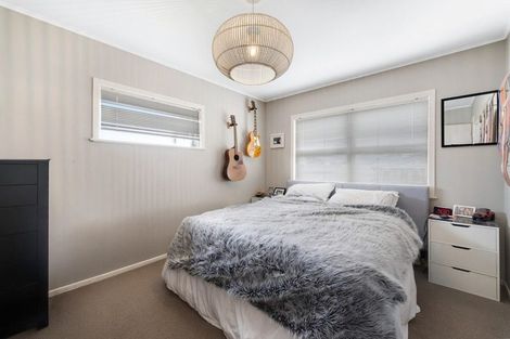 Photo of property in 11 Swan Crescent, Pakuranga, Auckland, 2010