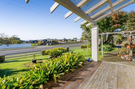 Photo of property in 3 Karina Road, Merrilands, New Plymouth, 4312