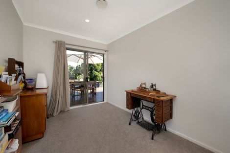 Photo of property in 26 Gillett Place, Botany Downs, Auckland, 2014