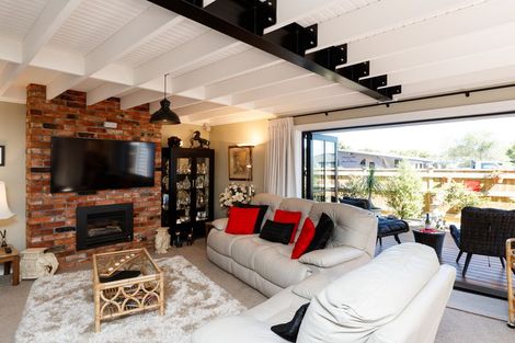 Photo of property in 5 Colombo Street, Hokowhitu, Palmerston North, 4410