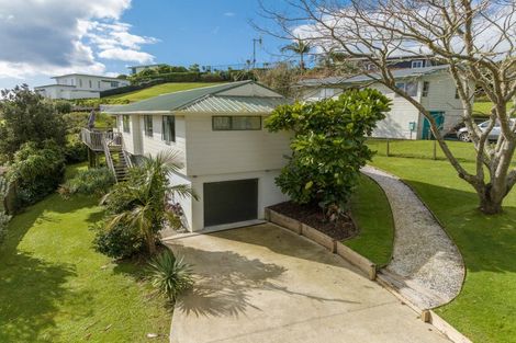 Photo of property in 2 Dudley Crescent, Cable Bay, 0420