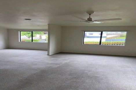 Photo of property in 3a Louise Place, West Harbour, Auckland, 0618