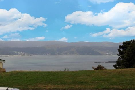 Photo of property in 14 Edgecombe Street, Newlands, Wellington, 6037