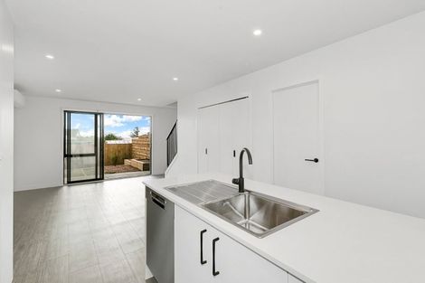 Photo of property in 20 Whanui Place, Mangere Bridge, Auckland, 2022