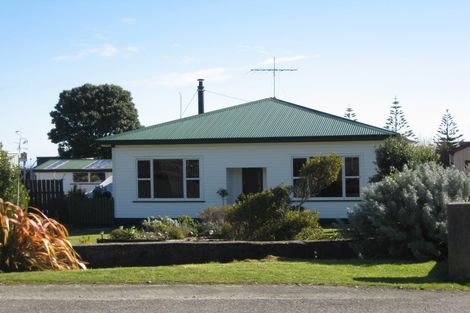 Photo of property in 82 Tasman Street, Karoro, Greymouth, 7805