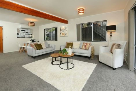 Photo of property in 2/37 Rhinevale Close, Henderson, Auckland, 0612