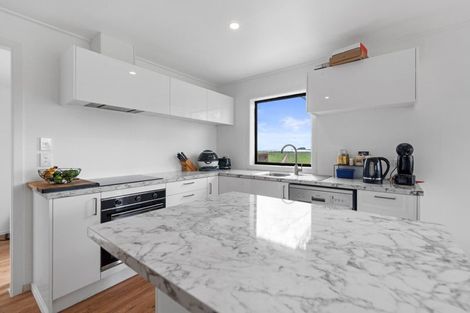 Photo of property in 92 Ohinepanea Road, Pukehina, Te Puke, 3186