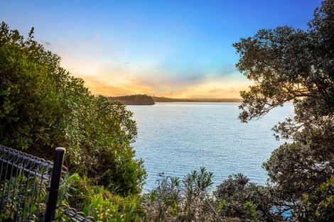 Photo of property in 28 The Crescent, Tindalls Beach, Whangaparaoa, 0930