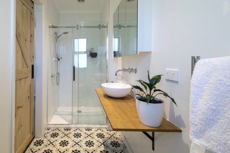 Photo of property in 63a Evelyn Road, Cockle Bay, Auckland, 2014