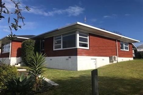 Photo of property in 1/148 Queen Street, Northcote Point, Auckland, 0627