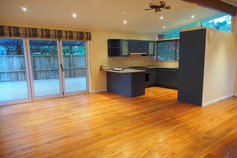 Photo of property in 4 Verena Place, Green Bay, Auckland, 0604