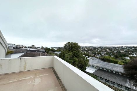 Photo of property in 2/38 Gulf View Road, Murrays Bay, Auckland, 0630