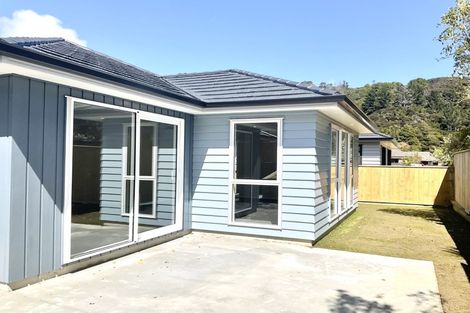 Photo of property in 92a Horoeka Street, Stokes Valley, Lower Hutt, 5019