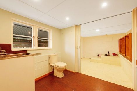 Photo of property in 2 Lambeth Road, Northland, Wellington, 6012