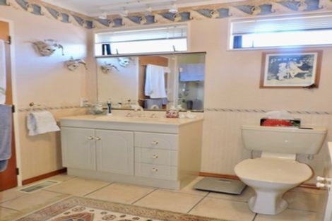 Photo of property in 12 Ordley Grove, Tawa, Wellington, 5028