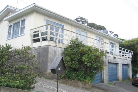 Photo of property in 6a Rewa Terrace, Tawa, Wellington, 5028