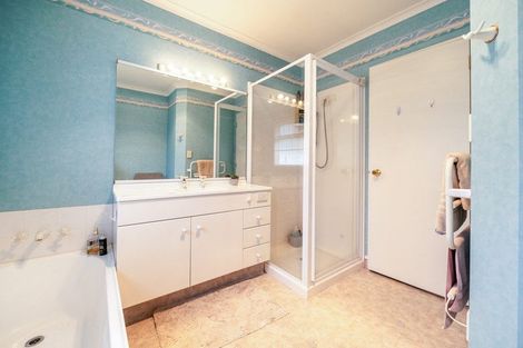 Photo of property in 17 Addington Place, Taradale, Napier, 4112