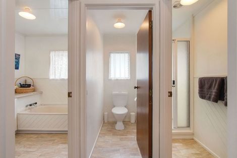 Photo of property in 4 Seaway Road, Clarks Beach, 2122