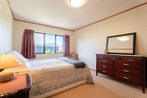 Photo of property in 6 Montrose Grove, Churton Park, Wellington, 6037