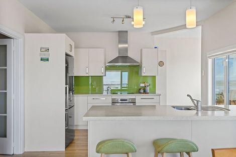 Photo of property in 24 Maffeys Road, Mount Pleasant, Christchurch, 8081