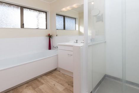 Photo of property in 2/39 Majesty Place, Half Moon Bay, Auckland, 2012