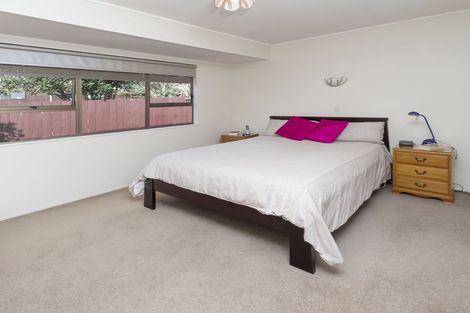 Photo of property in 2/39 Majesty Place, Half Moon Bay, Auckland, 2012