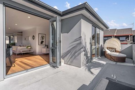 Photo of property in 16a Valley Road, Browns Bay, Auckland, 0630