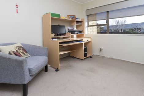 Photo of property in 2/39 Majesty Place, Half Moon Bay, Auckland, 2012