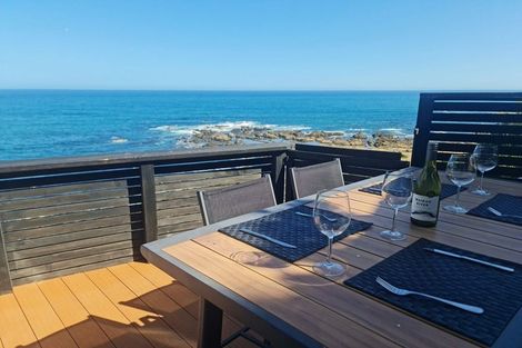 Photo of property in 114 The Esplanade, Houghton Bay, Wellington, 6023