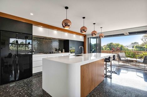 Photo of property in 244 Devon Street West, New Plymouth, 4310