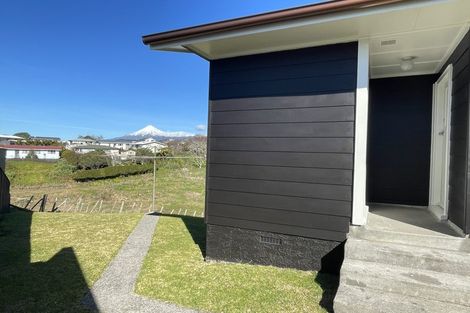Photo of property in 8 Kelvin Place, Westown, New Plymouth, 4310