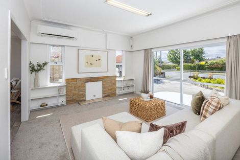 Photo of property in 22 Forest Lake Road, Forest Lake, Hamilton, 3200