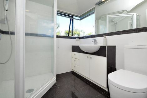 Photo of property in 1/8 Tui Glen Road, Birkenhead, Auckland, 0626