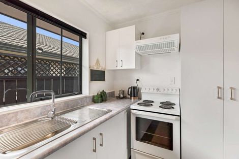 Photo of property in 6 Surrey Lane, Levin, 5510