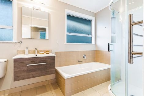 Photo of property in 33 Tiroroa Avenue, Te Atatu South, Auckland, 0610