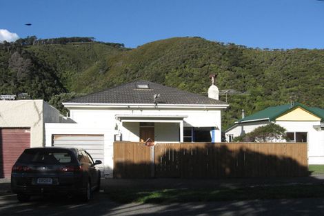 Photo of property in 7 Tuatoru Street, Eastbourne, Lower Hutt, 5013