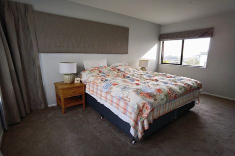 Photo of property in 4 Hornbill Drive, Fairview Heights, Auckland, 0632