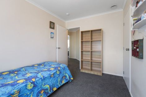 Photo of property in 8 Sunshine Place, Kelvin Grove, Palmerston North, 4414