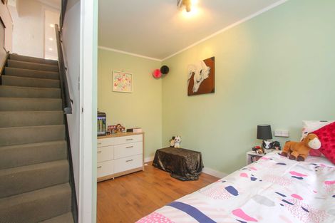 Photo of property in 120 Park Hill Road, Birkenhead, Auckland, 0626
